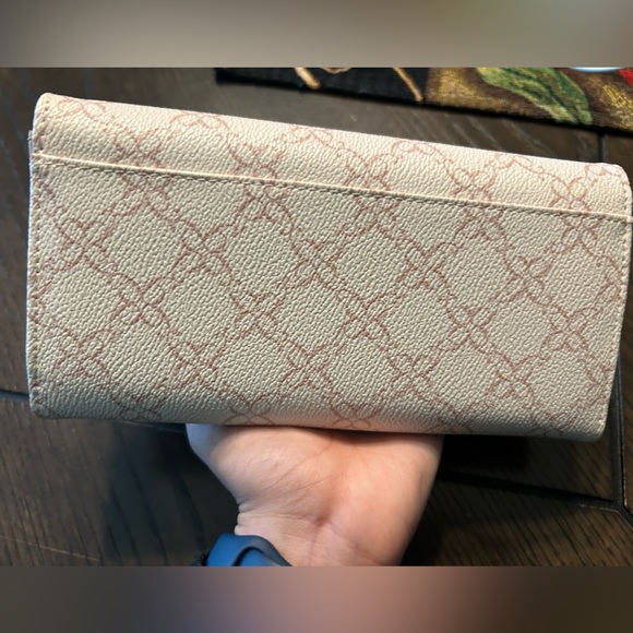 Nine West wallet cream with pink bow - Picture 4 of 4